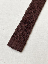 Charger l&#39;image dans la galerie, Cravate marron vintage en tricot de soie

