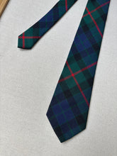 Charger l&#39;image dans la galerie, Cravate tartan Gunn en laine vierge Made in Scotland
