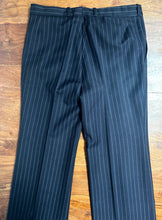 Charger l&#39;image dans la galerie, Costume à rayures vintage trois pièces en pure laine peignée 48/M

