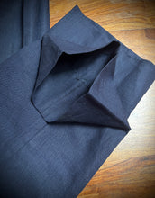 Charger l'image dans la galerie, Pantalon bleu marine vintage à doubles pinces en pur lin 52/54
