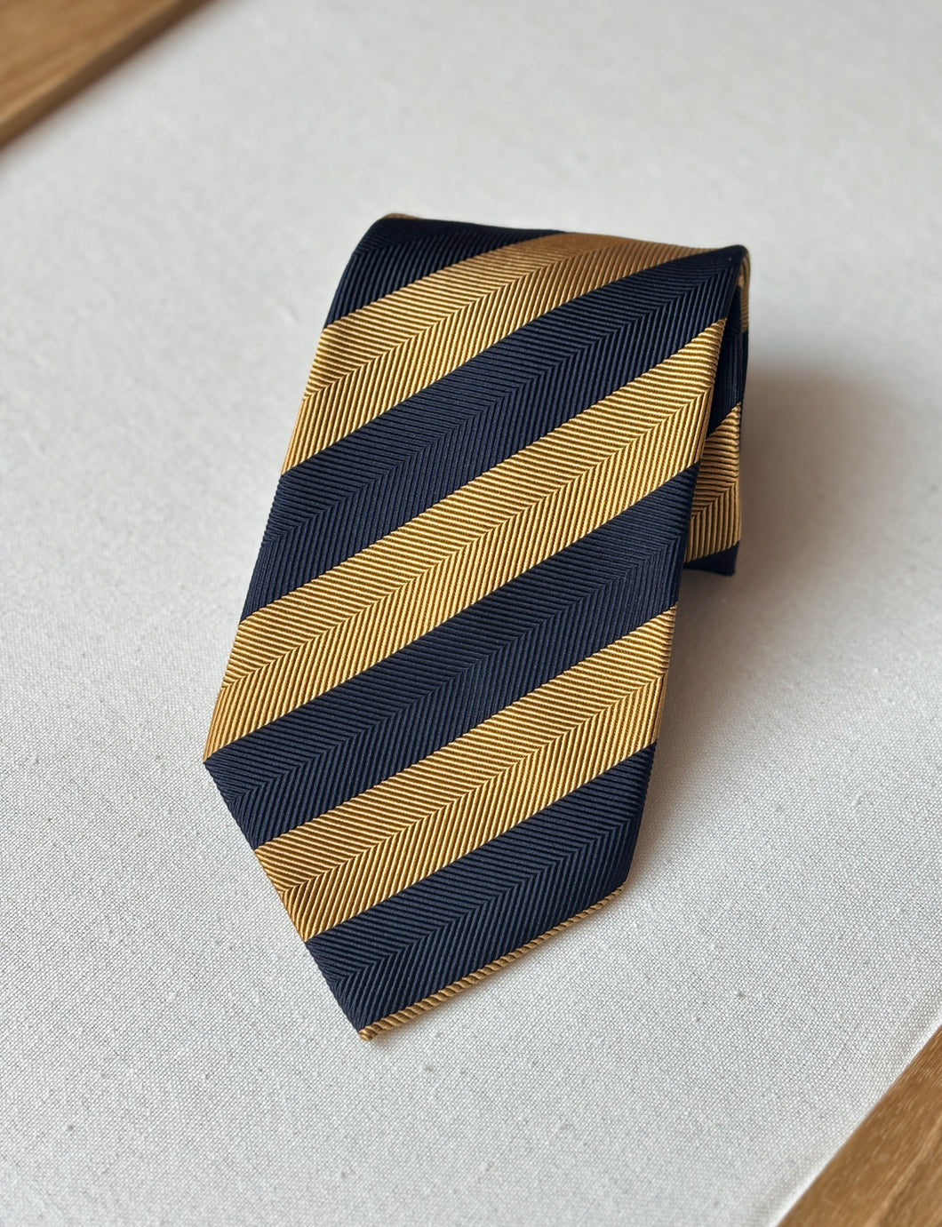 Burberrys' cravate club vintage Made in England