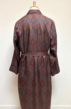 Afbeelding in Gallery-weergave laden, Cerruti robe de chambre paisley vintage à col châle en pure soie Made in France
