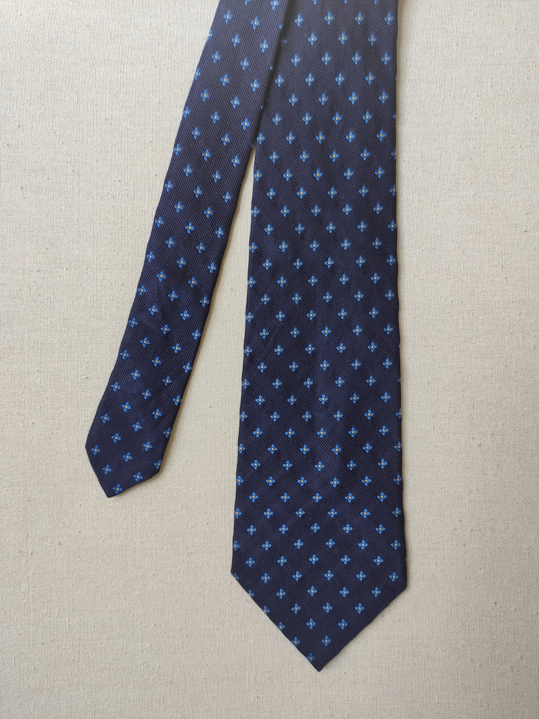 Berteil Paris cravate marine en soie à motif floral Made in England