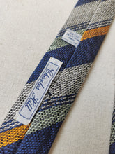 Afbeelding in Gallery-weergave laden, Charles Hill cravate texturée à rayures en soie Made in England
