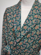 Carica l&#39;immagine nel visualizzatore di Gallery, Bonsoir of London robe de chambre paisley à col châle en coton Made in England
