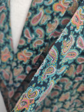 Carica l&#39;immagine nel visualizzatore di Gallery, Bonsoir of London robe de chambre paisley à col châle en coton Made in England
