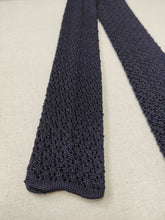 Afbeelding in Gallery-weergave laden, Cravate marine vintage en tricot de soie
