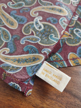 Carica l&#39;immagine nel visualizzatore di Gallery, Liberty of London pochette bordeaux à motif paisley 100% coton Made in England
