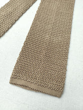 Charger l&#39;image dans la galerie, A. Sulka &amp; Company cravate beige vintage en tricot de soie Made in Italy
