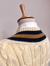 Lade das Bild in den Galerie-Viewer, St Michael pull cricket torsadé 100% laine vierge Made in UK Taille L
