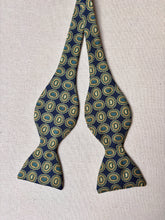 Lade das Bild in den Galerie-Viewer, Harrod's noeud papillon bleu à motif paisley en soie Made in England
