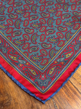 Afbeelding in Gallery-weergave laden, Pochette de costume vintage en soie à motif paisley
