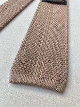 Afbeelding in Gallery-weergave laden, Brooks Brothers cravate beige en tricot en soie Made in Italy
