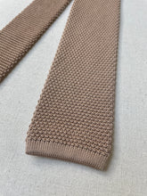 Afbeelding in Gallery-weergave laden, Brooks Brothers cravate beige en tricot en soie Made in Italy
