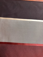 Charger l'image dans la galerie, A. Sulka &amp; Company foulard vintage en taffetas de soie
