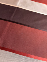 Charger l'image dans la galerie, A. Sulka &amp; Company foulard vintage en taffetas de soie
