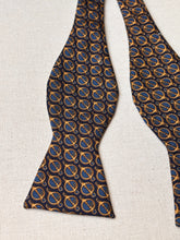 Lade das Bild in den Galerie-Viewer, Brooks Brothers noeud papillon en soie à motif d'inspiration équestre Made in USA
