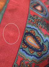 Afbeelding in Gallery-weergave laden, Pochette de costume paisley vintage en soie Made in England
