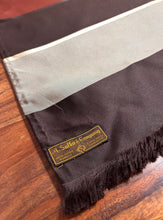 Charger l'image dans la galerie, A. Sulka &amp; Company foulard vintage en taffetas de soie
