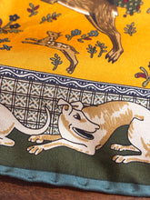 Afbeelding in Gallery-weergave laden, Holland &amp; Holland X Drake's pochette de costume vintage en soie Made in England
