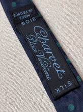 Lade das Bild in den Galerie-Viewer, Charvet noeud papillon vintage marine à pois en soie Made in France
