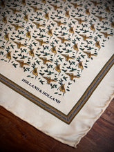 Afbeelding in Gallery-weergave laden, Holland &amp; Holland X Drake's pochette de costume vintage en soie imprimé animalier Made in England
