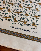 Afbeelding in Gallery-weergave laden, Holland &amp; Holland X Drake's pochette de costume vintage en soie imprimé animalier Made in England
