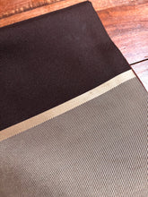 Charger l'image dans la galerie, A. Sulka &amp; Company foulard vintage en taffetas de soie
