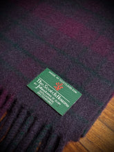 Cargar imagen en el visor de la galería, The Scotch House by Johnstons of Elgin écharpe à carreaux en cachemire Made in Scotland
