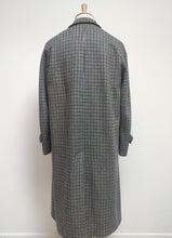 Charger l&#39;image dans la galerie, Aquascutum of London X Mincuzzi Bari manteau pied de poule en laine d&#39;agneau
