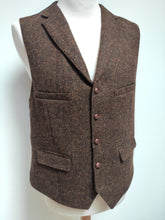 Carica l&#39;immagine nel visualizzatore di Gallery, Harris Tweed X Carl Gross gilet marron chiné en pure laine vierge 54
