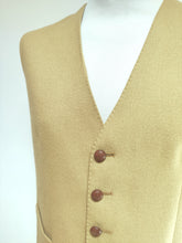 Afbeelding in Gallery-weergave laden, Daks London X Sir Wilson Torino gilet de costume jaune en pure laine vierge 54
