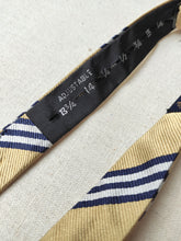 Afbeelding in Gallery-weergave laden, Brooks Brothers noeud papillon club jaune en soie Made in USA
