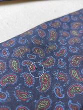 Afbeelding in Gallery-weergave laden, Burberrys&#39; cravate vintage paisley Made in England
