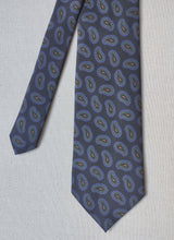 Charger l&#39;image dans la galerie, Ricchetti Parma cravate grise à motif paisley en soie Made in Italy
