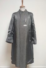 Charger l&#39;image dans la galerie, Aquascutum of London X Mincuzzi Bari manteau pied de poule en laine d&#39;agneau
