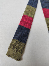 Afbeelding in Gallery-weergave laden, Andrew&#39;s Ties cravate vintage rayée en tricot de soie Made in Italy
