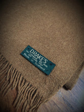 Carica l&#39;immagine nel visualizzatore di Gallery, Drake&#39;s écharpe marron en laine et cachemire Made in Scotland
