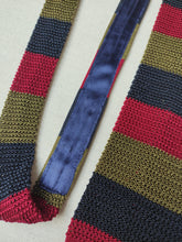 Afbeelding in Gallery-weergave laden, Andrew&#39;s Ties cravate vintage rayée en tricot de soie Made in Italy
