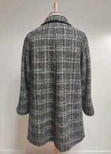 Carica l&#39;immagine nel visualizzatore di Gallery, Aquascutum X Old England Parma manteau femme en pure laine vierge
