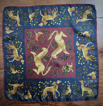 Charger l&#39;image dans la galerie, Pochette de costume vintage en soie à motif fantaisie Made in England
