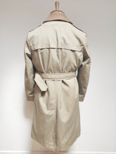 Charger l&#39;image dans la galerie, Brooks Brothers trench-coat femme vintage beige Made in USA
