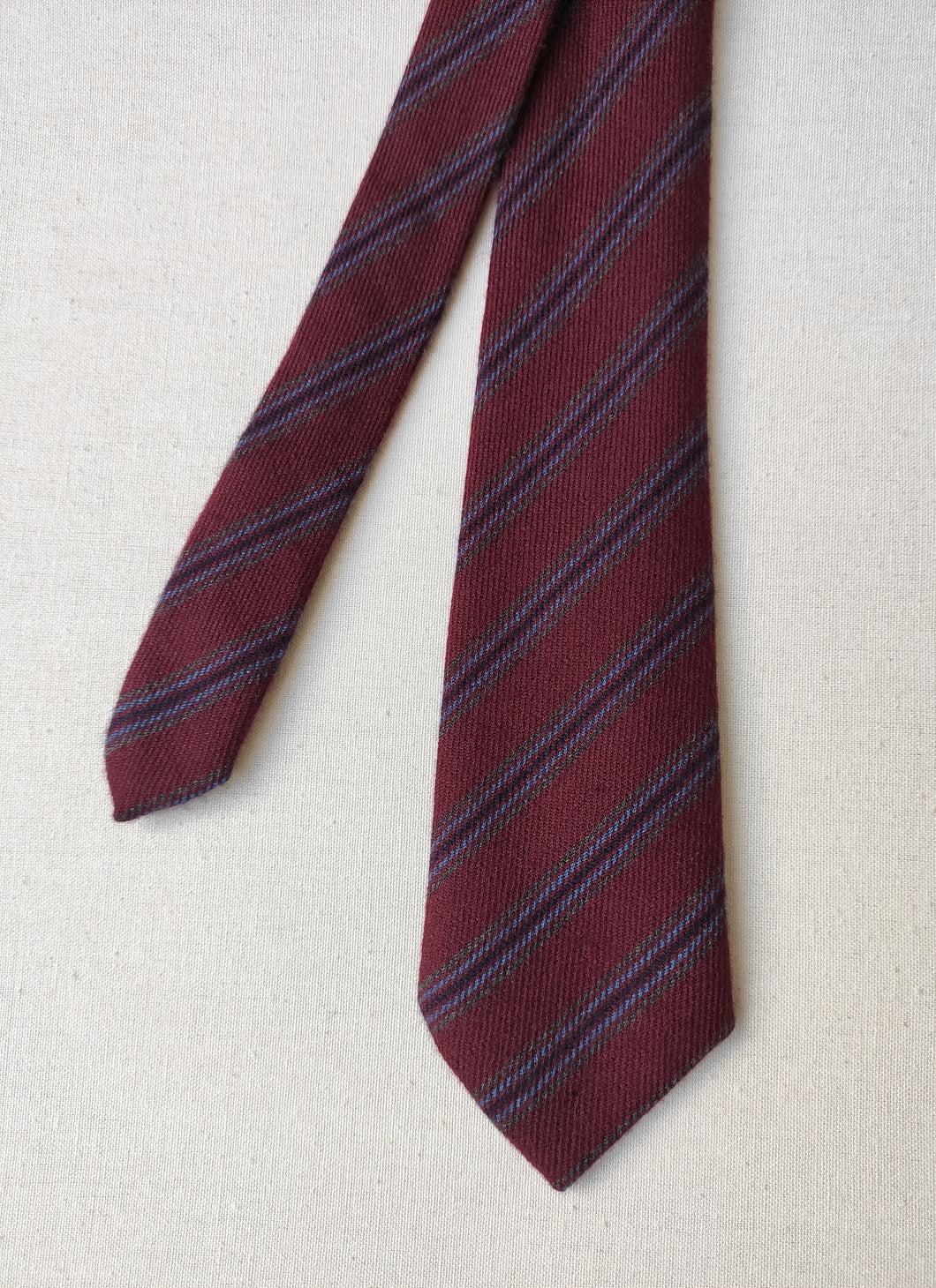 Harrison's cravate club bordeaux en pur cachemire Made in Scotland