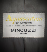 Charger l&#39;image dans la galerie, Aquascutum of London X Mincuzzi Bari manteau pied de poule en laine d&#39;agneau
