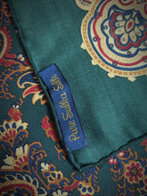 Afbeelding in Gallery-weergave laden, Sulka pochette verte vintage en soie à motif floral
