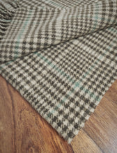 Charger l&#39;image dans la galerie, Polo Ralph Lauren écharpe à carreaux en laine d&#39;agneau Made in Scotland
