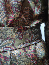 Charger l&#39;image dans la galerie, Robe de chambre paisley vintage à col châle en pure soie Made in Italy
