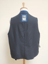 Afbeelding in Gallery-weergave laden, Harris Tweed X Walbusch gilet en pure laine vierge 56/58
