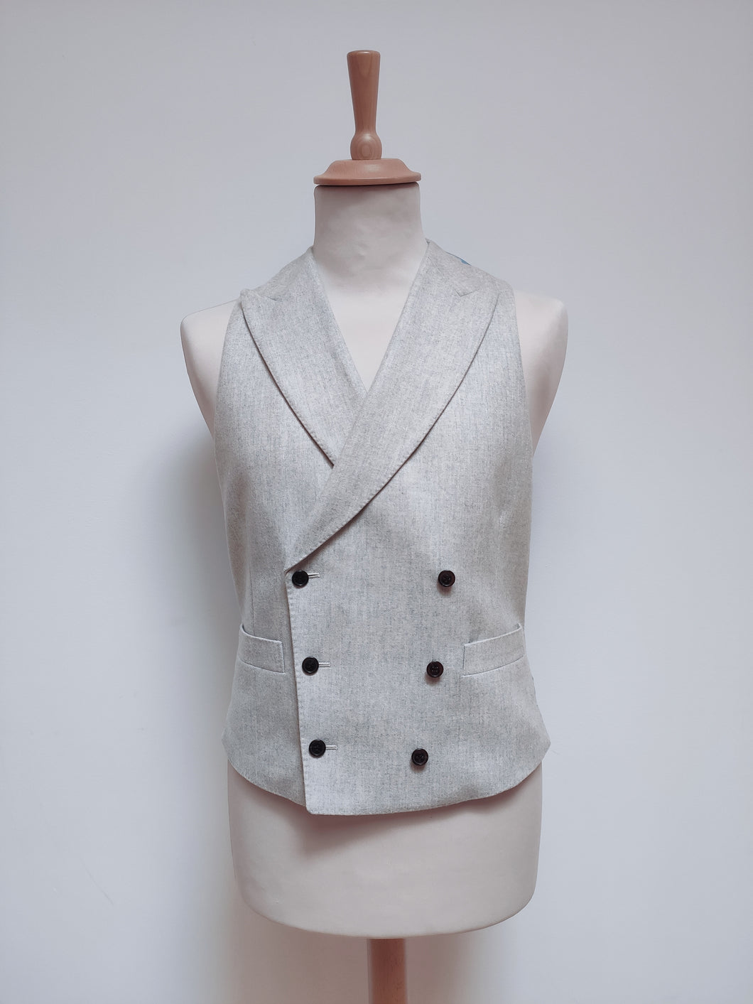 Suitsupply gilet croisé gris clair en flanelle de laine modèle Pierre M
