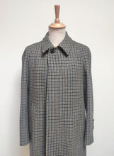 Charger l&#39;image dans la galerie, Aquascutum of London X Mincuzzi Bari manteau pied de poule en laine d&#39;agneau
